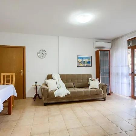 Spacious Arcadia